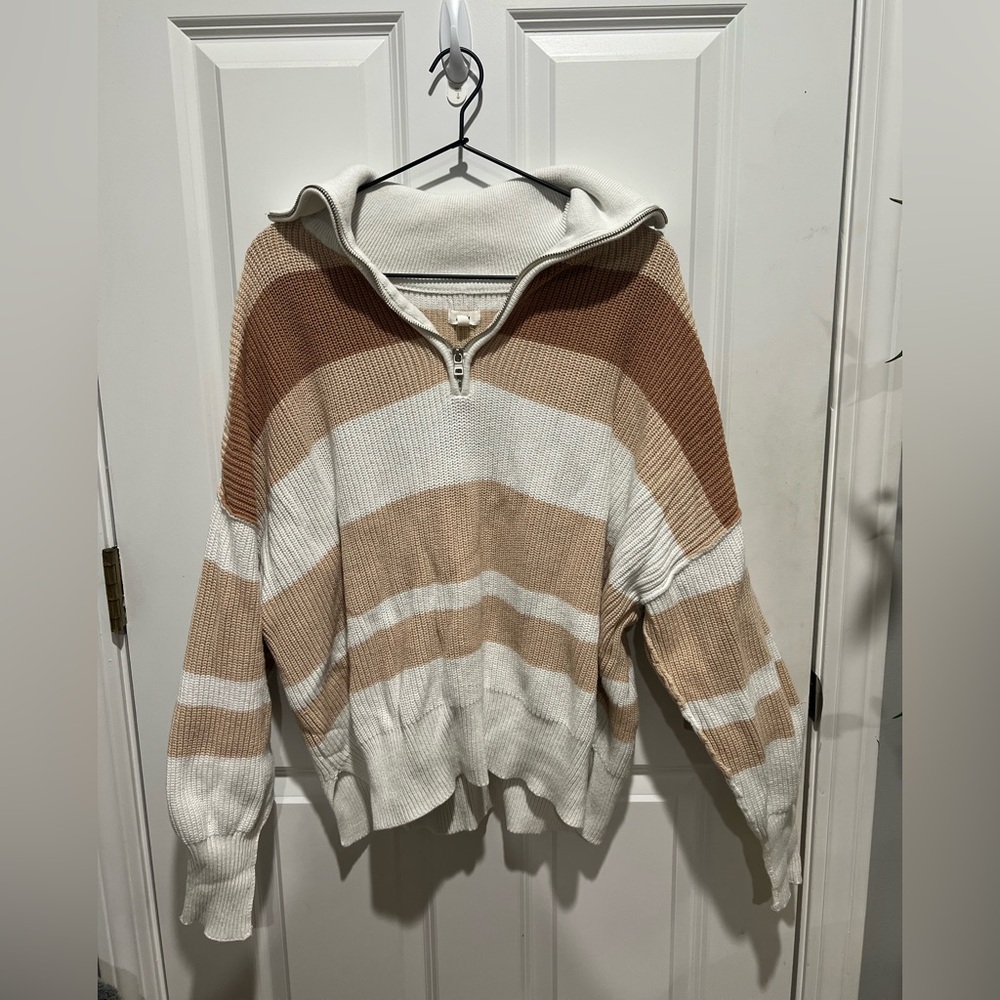 Aerie Tan and White Sweater